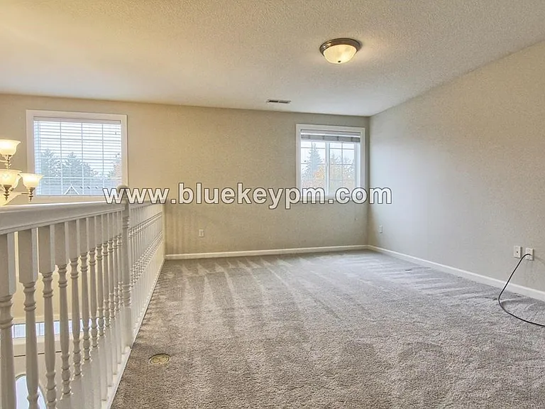 907 N 9th Way — Photo 11