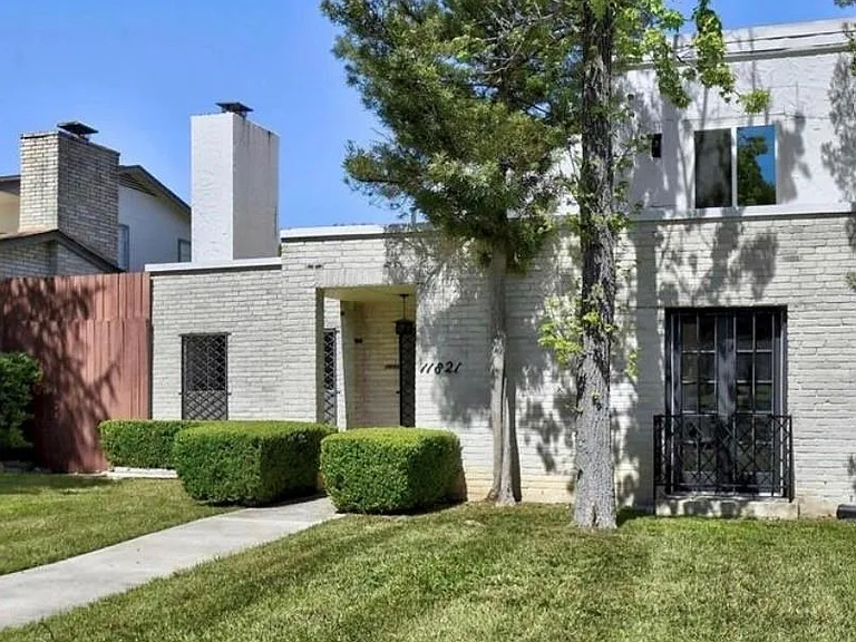 11821 Petal Dr — Photo 1