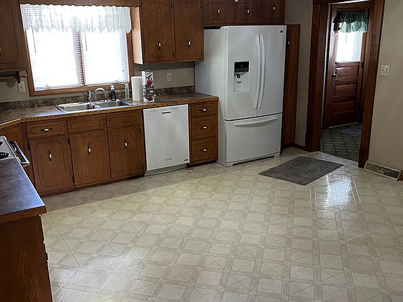 Kitchen, appliances included, Refrigerator with Ice Maker