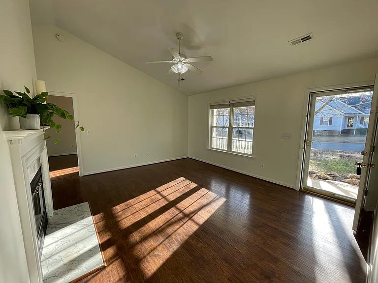 601 Groveton Trl — Photo 4