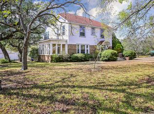 1002 E Gonzales, Yoakum, TX 77995