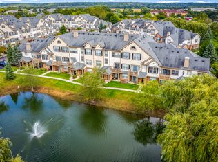 1423 Canterfield Pkwy W, West Dundee, IL 60118