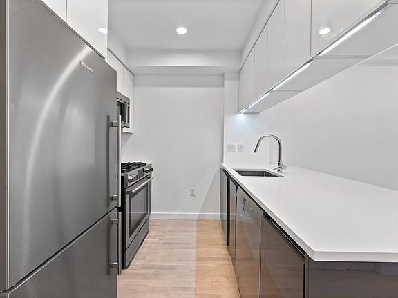 4th image of 2600 7th Ave Penthouse N