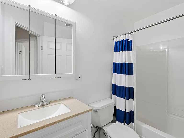 1162 Davis St — Photo 30