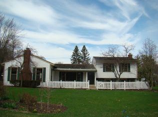 910 Country Club Rd, Crystal Lake, IL 60014