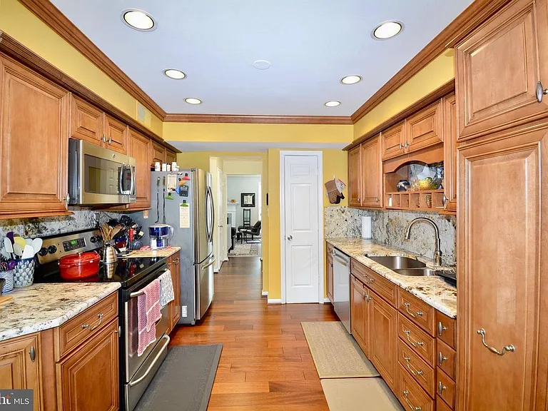 6153 Summer Park Ln — Photo 16