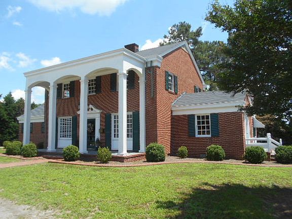 3rd image of 1721 Country Club Drive