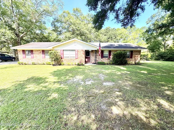 9417 Freeland St, Moss Point, MS 39562