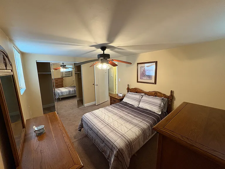 2213 & 2215 Washington St E #E — Photo 14