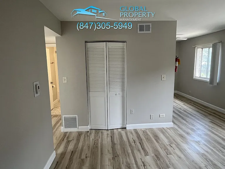 267 E Grand Ave — Photo 13