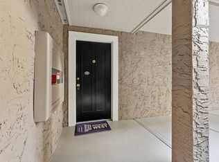 675 Sharon Park Dr APT 113, Menlo Park, CA 94025