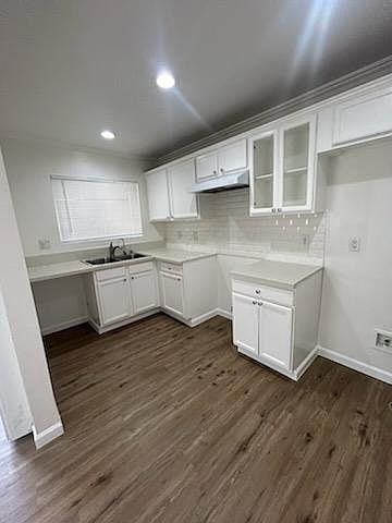 1st image of 927 E 4th St Unit 25