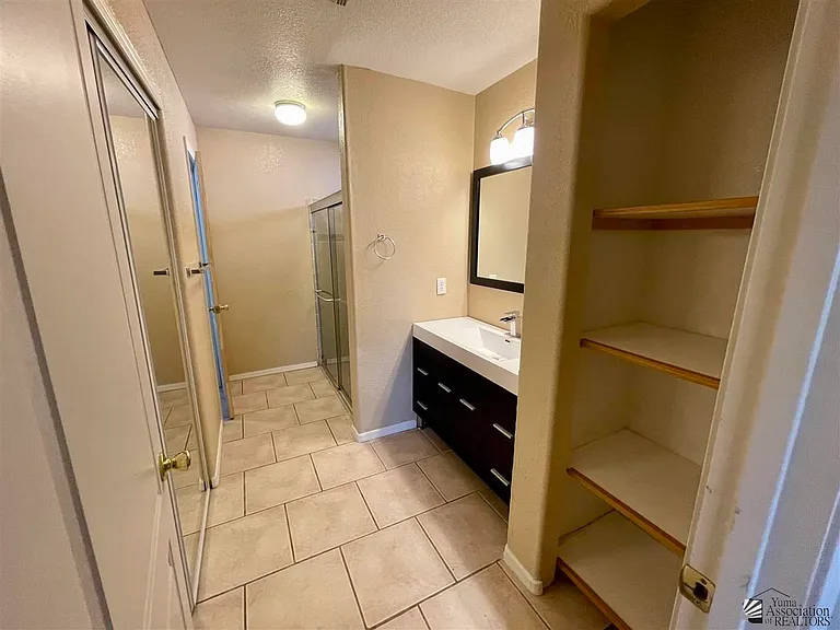 2330 W 22nd Pl — Photo 24