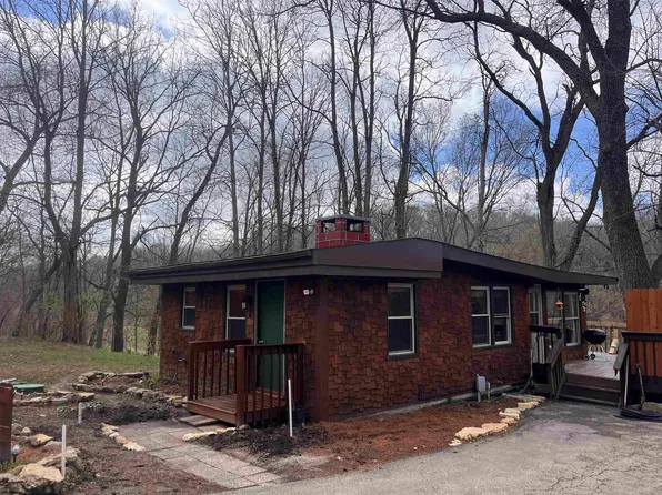 9919 Shawondassee Dr, Dubuque, IA 52003