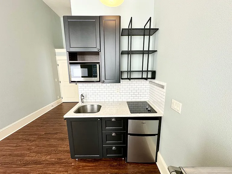 307 N Pearl St — Photo 6