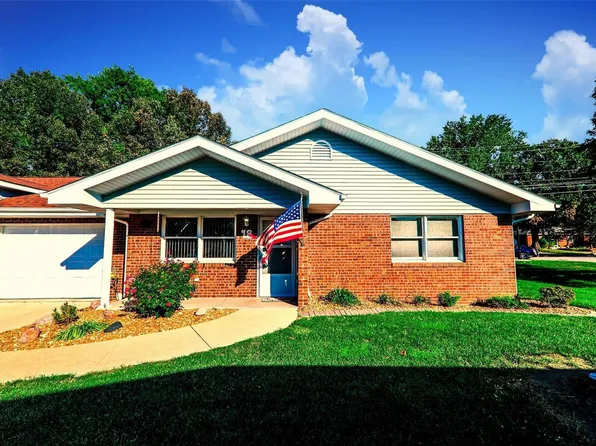 18 Kaeser Ct, Highland, IL 62249