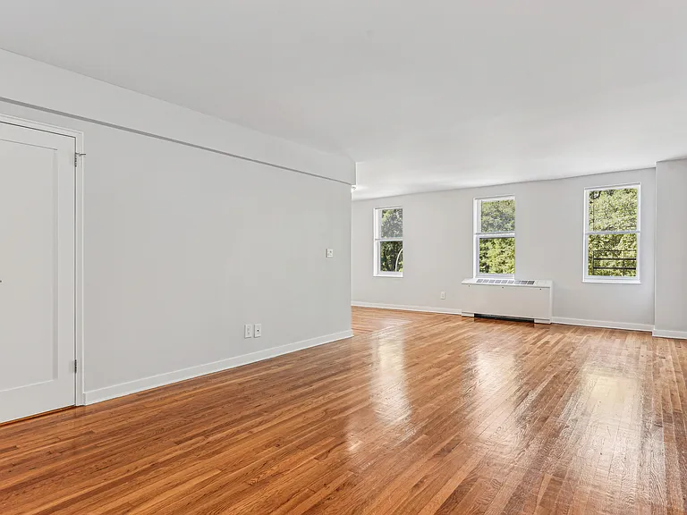 1540 Pelham Pkwy S #4G — Photo 1