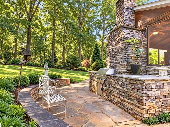 5 Huntsman Ct, Simpsonville, SC 29680