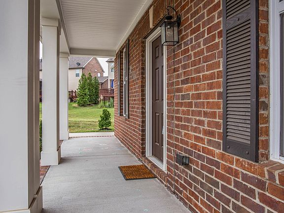 2nd image of 2155 Ravenscourt Dr