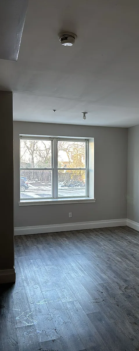 Building Photo - 108 N Grove St #2