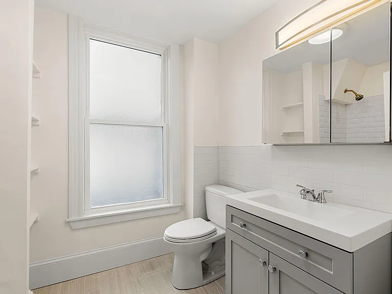 10 King St #2 — Photo 11