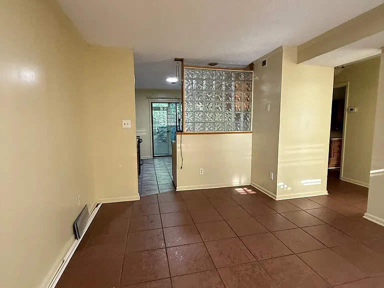 204 Davidson St — Photo 1