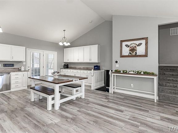 4th image of 17 Concord Dr