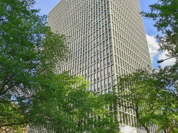 1 E Scott St APT 1705, Chicago, IL 60610