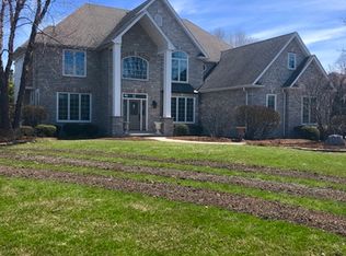 6N603 Brookhaven Ln, St Charles, IL 60175