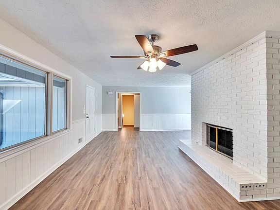 5th image of 400 Creekview Ct NW