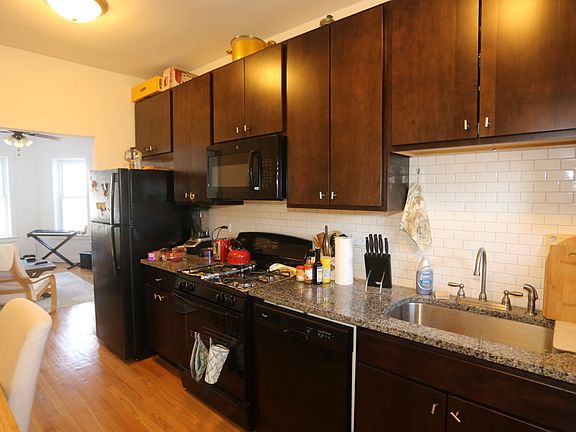 4th image of 3119 W Argyle St #3