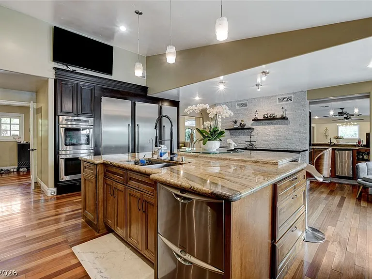 7001 Alamitos Cir — Photo 21