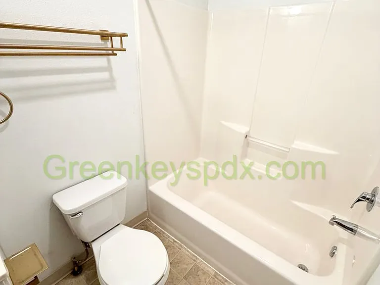 10030 N Lombard St — Photo 9