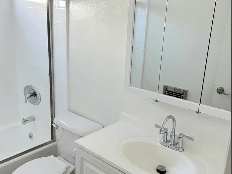 469 W Windsor Rd #204 — Photo 7
