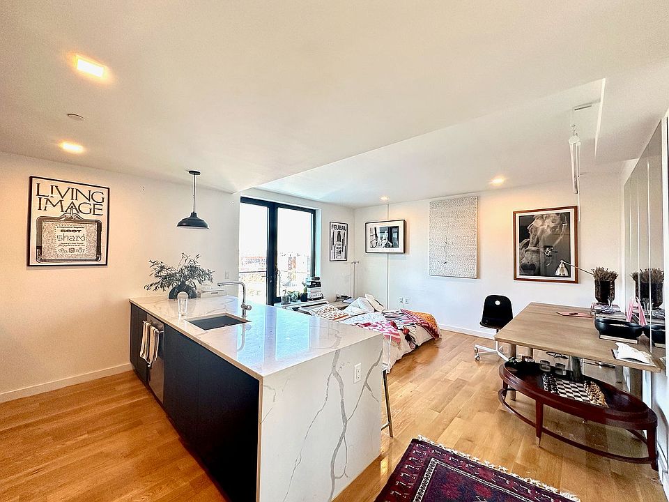 1st image of 25 E 19th St Penthouse B