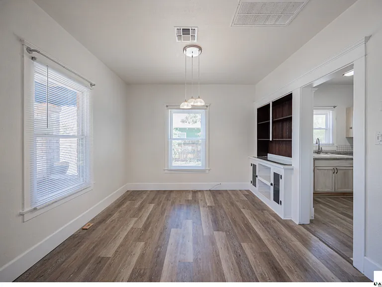 831 N 10th St — Photo 9