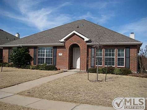 1st image of 215 Shady Oaks Ln