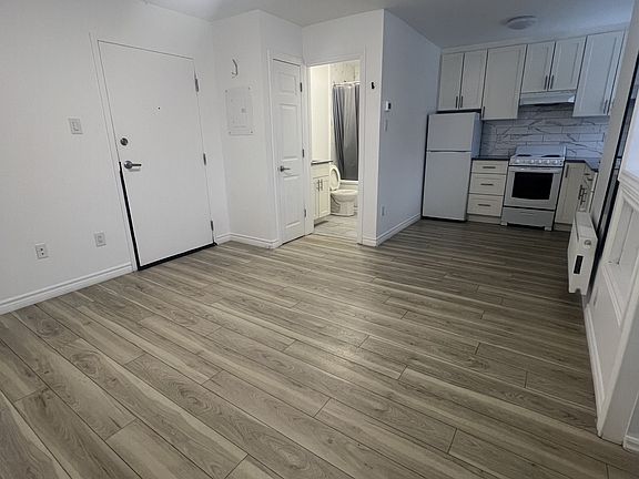 2nd image of 630 Cummings Ave #211