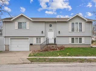 409 S 7th Ave, Iowa City, IA 52245