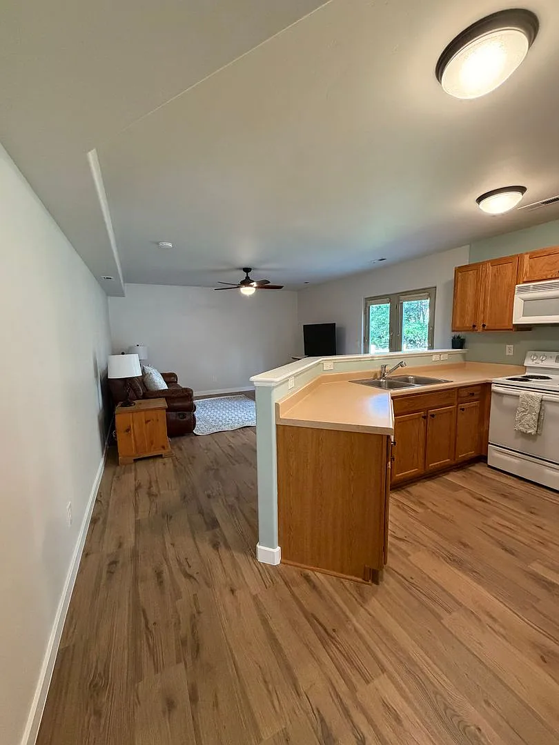 1 Bedroom 1 Bathroom in Park East Glenwood Springs — Photo 4