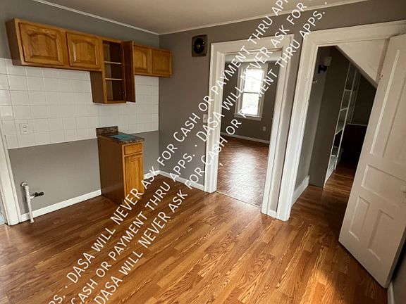 5th image of 28 Newfield St