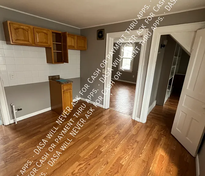 28 Newfield St #UPPER — Photo 5