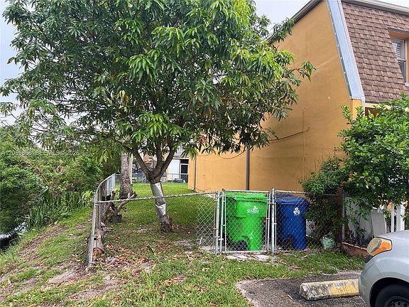 3rd image of 5950 NW 29th Pl #109