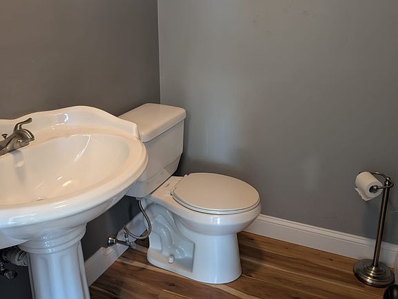 5th image of 270 Sunderland Rd APT 100