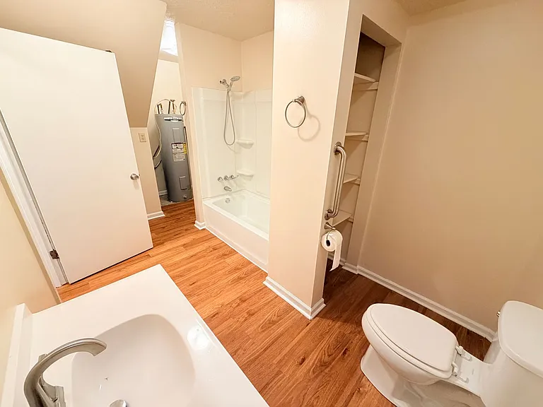2035 N Graham Ave — Photo 15