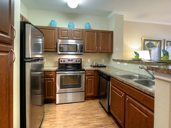 4th image of 2210 Canton St #3174657