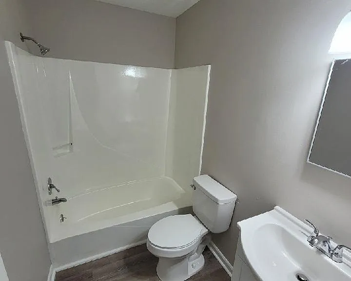 305 Lynnwood Dr #DRIVE8 — Photo 3