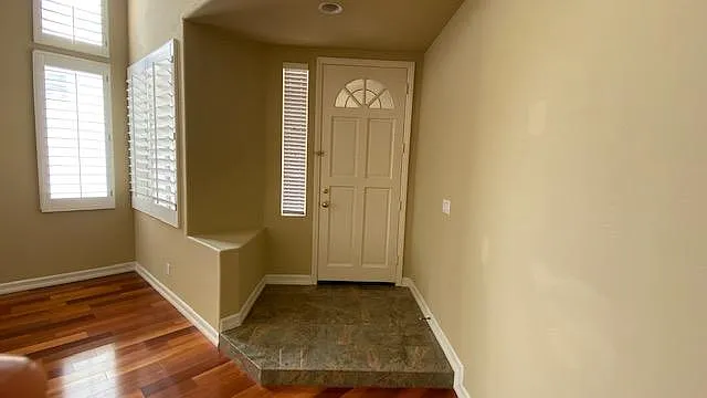 5 bed, 2328 sqft, $4,850 — Photo 4