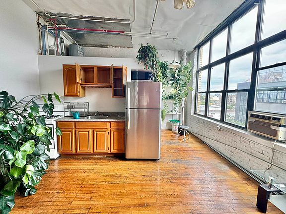 5th image of 255 McKibbin St #516