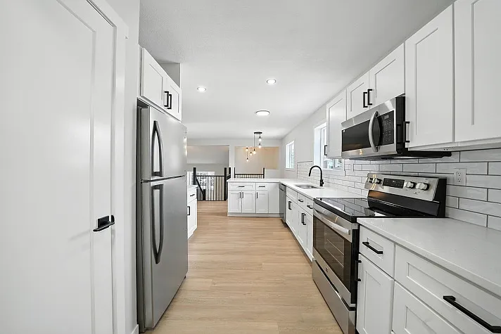 Ask about our Incentives!! Newly Renovated Home in Eastview! — Photo 3
